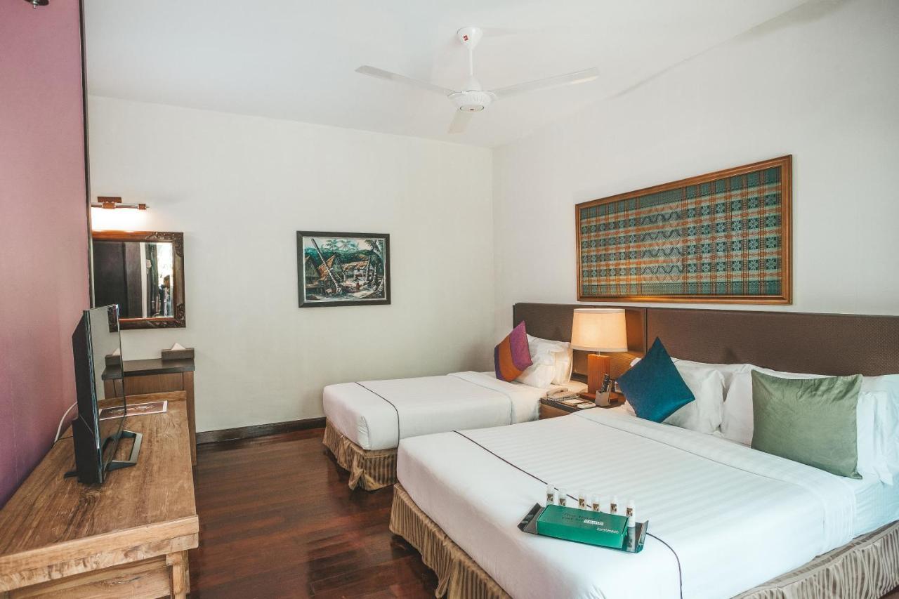 Tunamaya Beach & Spa Resort Kampong Mukut Exterior foto