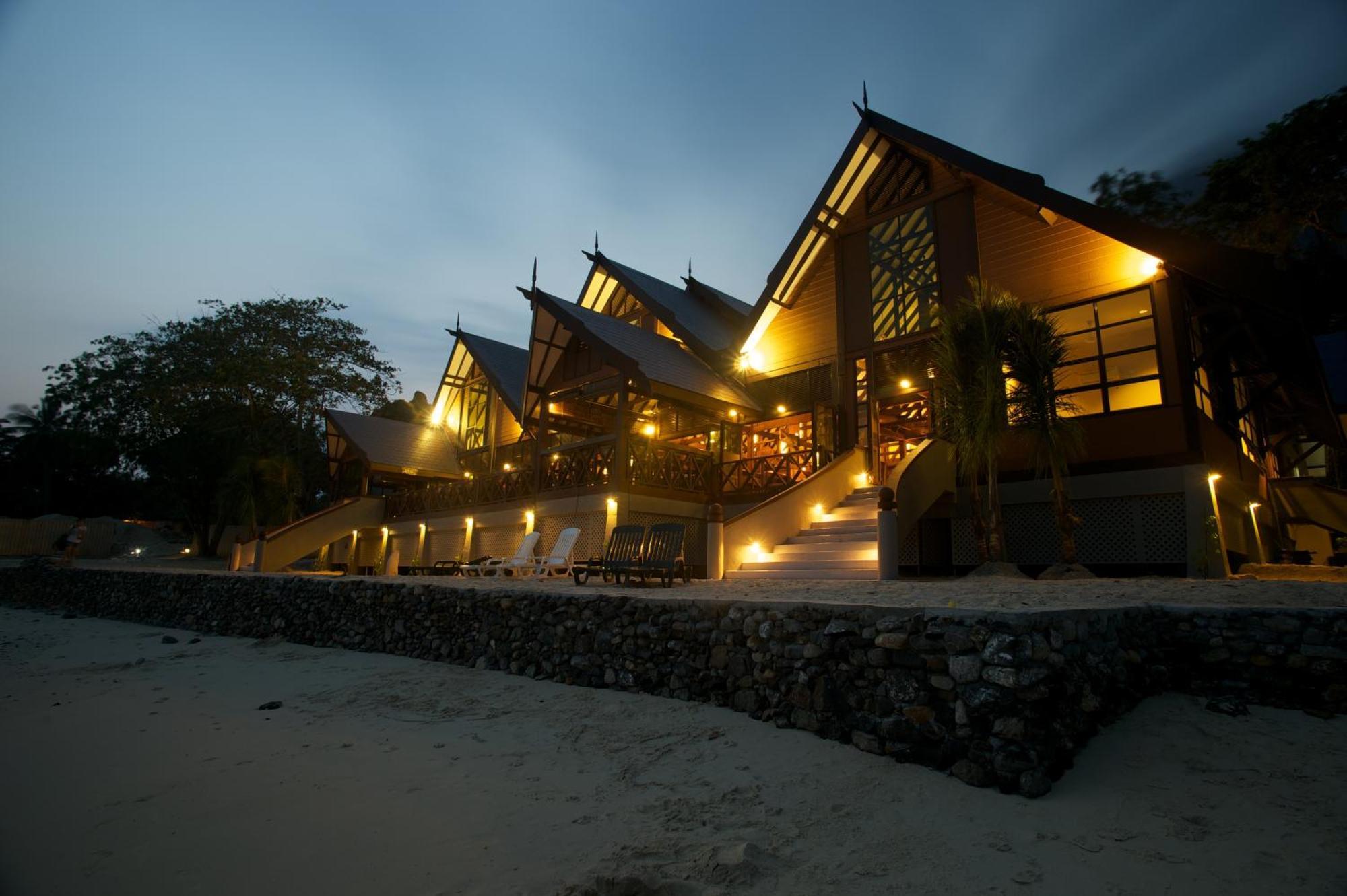 Tunamaya Beach & Spa Resort Kampong Mukut Exterior foto