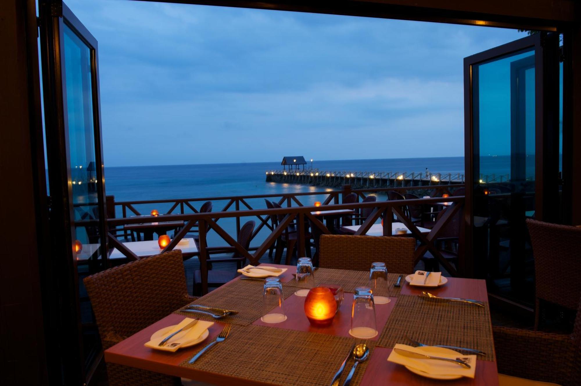 Tunamaya Beach & Spa Resort Kampong Mukut Exterior foto