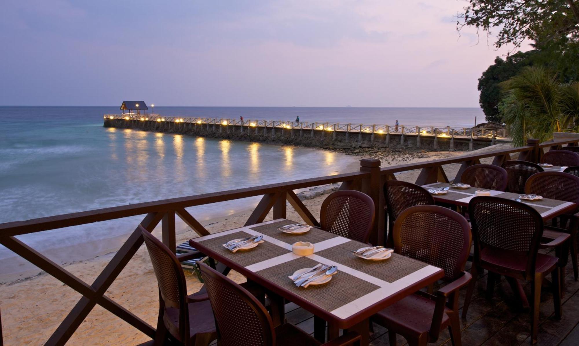 Tunamaya Beach & Spa Resort Kampong Mukut Exterior foto